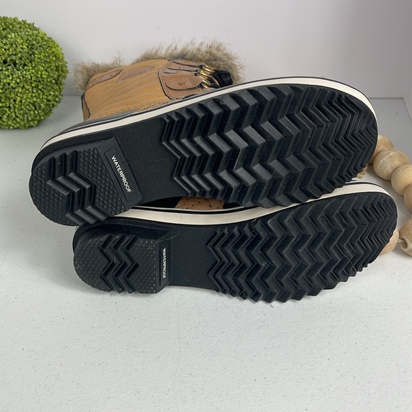 SOREL Tofino II - Women's Waterproof Insulated Winter Boot with Faux Fur Collar - Picture 10 of 14